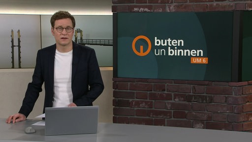 Moderator Felix Krömer im buten un binnen Studio. 