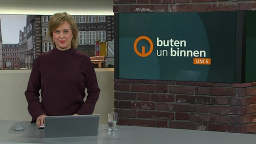 Moderatorin Kirsten Rademacher im Studio von buten un binnen.