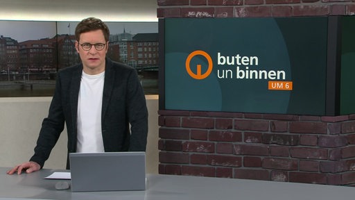 Moderator Felix Krömer im buten un binnen Studio. 