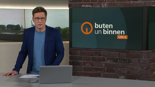 Moderator Felix Krömer im buten un binnen Studio.