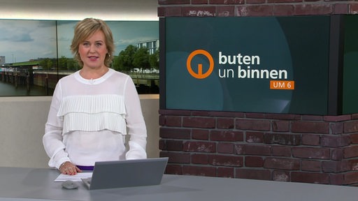 Die Moderatorin Kirsten Rademacher im Studio von buten un binnen.