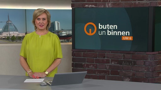 Die Moderatorin Kirsten Rademacher im Studio von buten un binnen