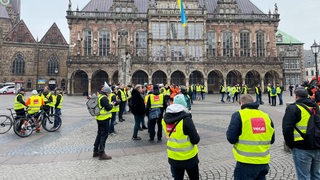 Verdi Streikende auf dem Bremer Marktplatz