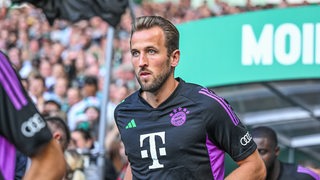 Harry Kane läuft ins Weser-Stadion ein.