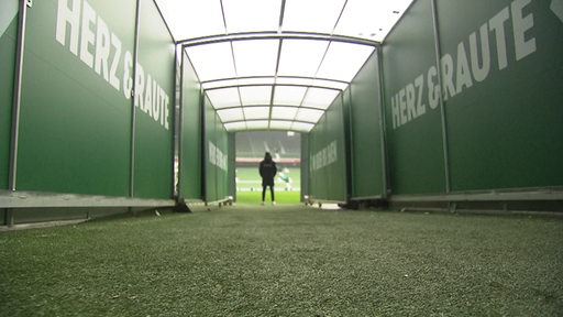 Der Spieler-Tunnel des Weserstadions.