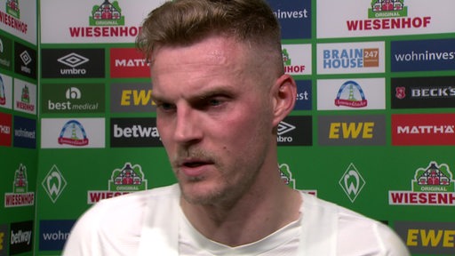 Werder-Stürmer Marvin Ducksch beim Interview nach dem Spiel gegen Schalke.